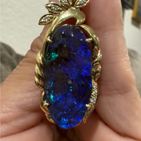 Stunning Natural 9.75 CT Fire Blue Opal on 18k gold Pendant and 14k Chain - Picture 1 of 12